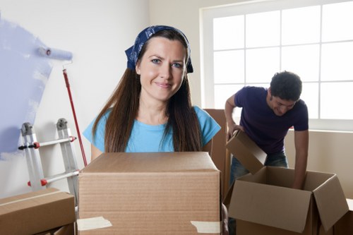 Packing support for household belongings and fragile items